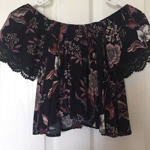 Off the Shoulder Crop top (xs)